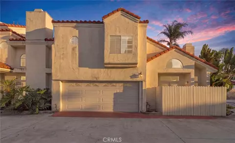Exterior - 2575 Elden Ave #3, Costa Mesa, CA 92627 photo 5 of 6