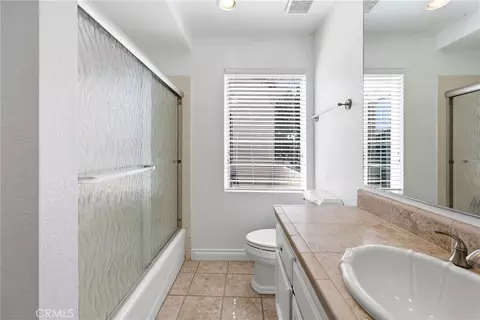 Bath - 2575 Elden Ave #3, Costa Mesa, CA 92627 photo 3 of 3