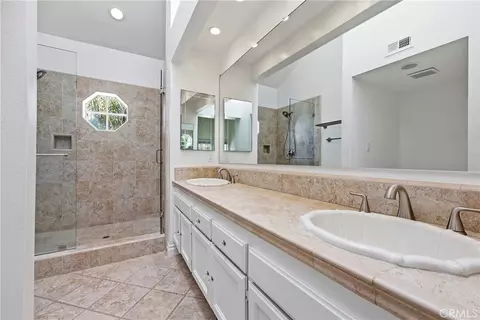 Bath - 2575 Elden Ave #3, Costa Mesa, CA 92627 photo 1 of 3