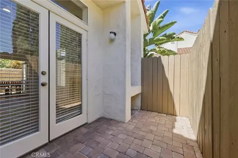 Exterior - 2575 Elden Ave #3, Costa Mesa, CA 92627 photo 4 of 6