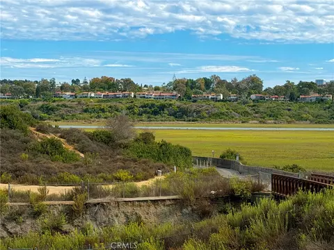 View/Area - 2575 Elden Ave #3, Costa Mesa, CA 92627 photo 2 of 2