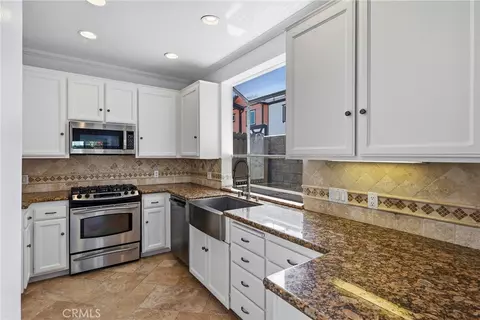 Kitchen - 2575 Elden Ave #3, Costa Mesa, CA 92627 photo 1 of 2