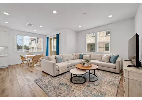 322 Ford Rd, Costa Mesa, CA 92627