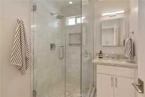 Bath - 339 E 19th, Costa Mesa, CA 92627 photo 1 of 5