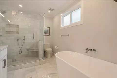 Bath - 339 E 19th, Costa Mesa, CA 92627 photo 4 of 5
