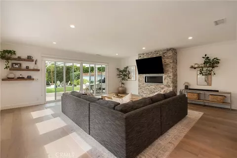 Living - 339 E 19th, Costa Mesa, CA 92627 photo 4 of 7