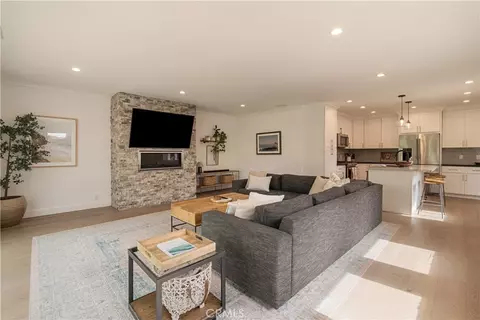 Living - 339 E 19th, Costa Mesa, CA 92627 photo 6 of 7