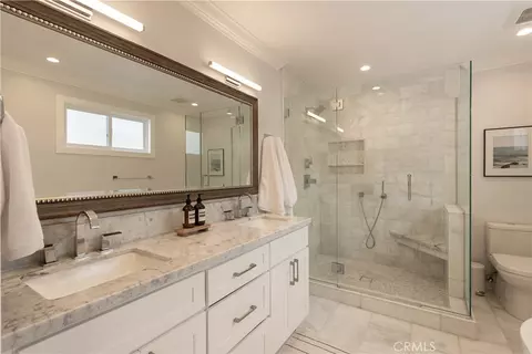Bath - 339 E 19th, Costa Mesa, CA 92627 photo 3 of 5