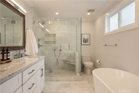 Bath - 339 E 19th, Costa Mesa, CA 92627 photo 2 of 5