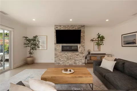 Living - 339 E 19th, Costa Mesa, CA 92627 photo 5 of 7