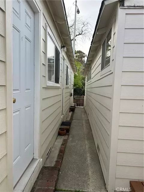 Entry Way - 352 Eucalyptus, Avalon, CA 90704 photo 3 of 4