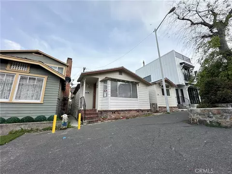 Exterior - 352 Eucalyptus, Avalon, CA 90704 photo 4 of 7