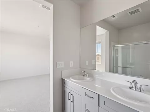 Bath - 1940 Limetta Ln, Redlands, CA 92374 photo 2 of 3