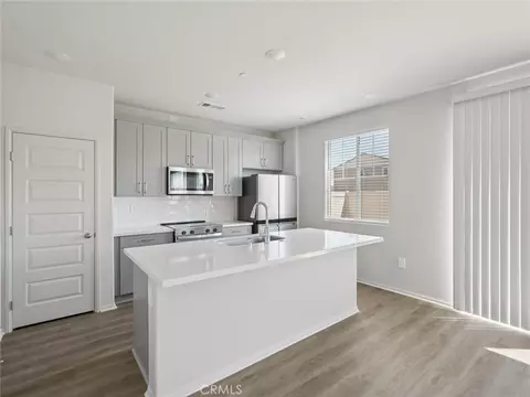 Kitchen - 1940 Limetta Ln, Redlands, CA 92374 photo 1 of 2