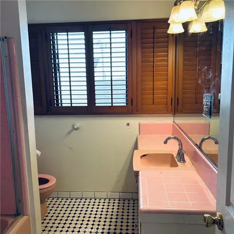 Bath - 438 Cedar, Long Beach, CA 90802 photo 2 of 2