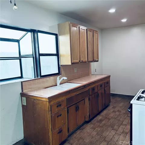 Kitchen - 438 Cedar, Long Beach, CA 90802 photo 2 of 3