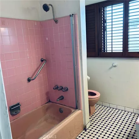 Bath - 438 Cedar, Long Beach, CA 90802 photo 1 of 2
