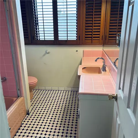 Bath - 438 Cedar, Long Beach, CA 90802 photo 2 of 2