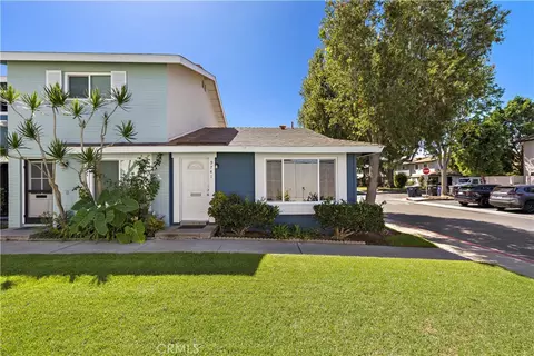 9741 Cornwall Dr, Huntington Beach, CA 92646