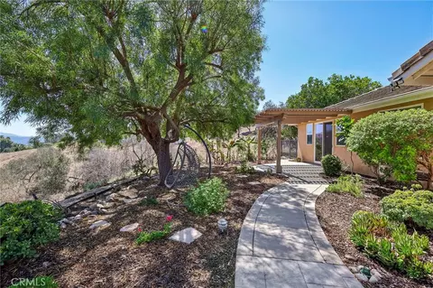 Exterior - 3676 Alta Vis, Fallbrook, CA 92028 photo 3 of 12