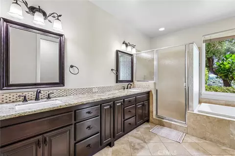 Bath - 3676 Alta Vis, Fallbrook, CA 92028 photo 3 of 6