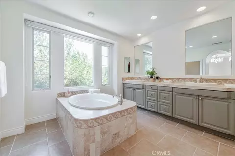 Bath - 21 Rose Trellis, Irvine, CA 92603 photo 4 of 10