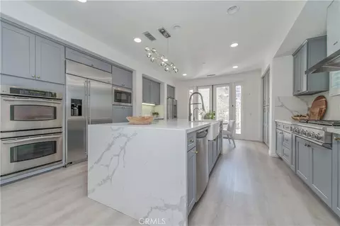 Kitchen - 21 Rose Trellis, Irvine, CA 92603 photo 3 of 4