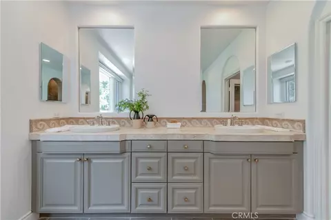 Bath - 21 Rose Trellis, Irvine, CA 92603 photo 9 of 10