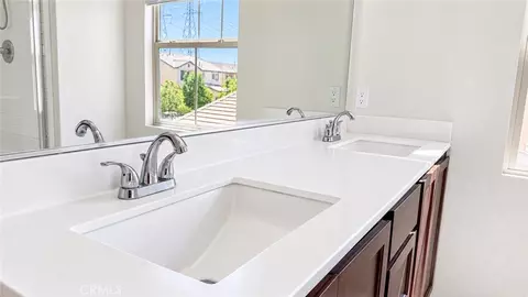 Bath - 1440 Black Diamond, Beaumont, CA 92223 photo 4 of 5
