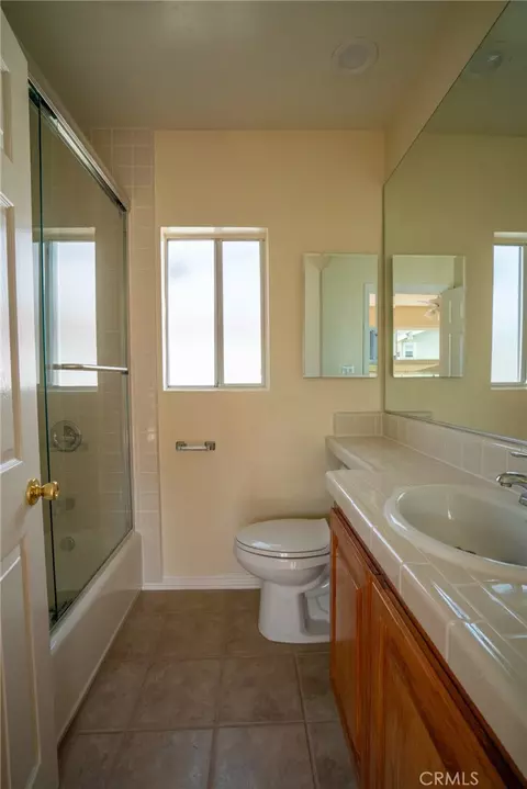 Bath - 1111 Pine Ave, Long Beach, CA 90813 photo 1 of 2