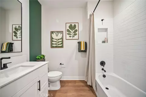Bath - 5871 Maplewood Ln #4, Simi Valley, CA 93063 photo 4 of 5