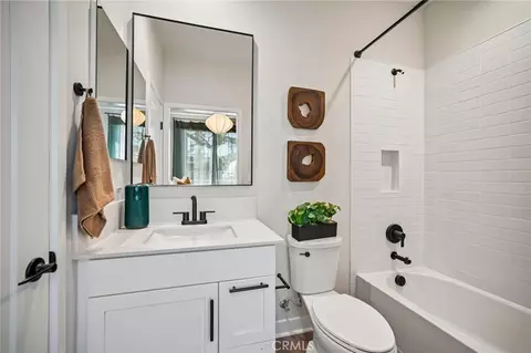 Bath - 5871 Maplewood Ln #4, Simi Valley, CA 93063 photo 1 of 5