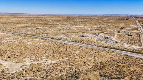 47004 Challenger Way, Lancaster, CA 93535 photo 7