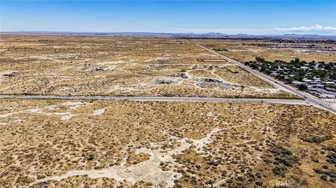 47004 Challenger Way, Lancaster, CA 93535 photo 8