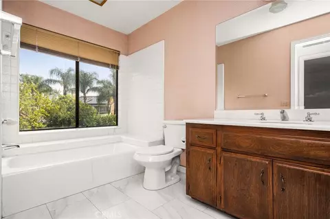 Bath - 1718 Redwood Way, Upland, CA 91784 photo 4 of 6
