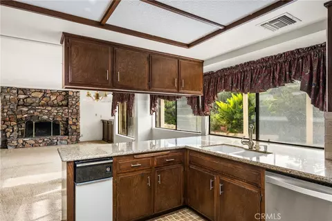 Kitchen - 1718 Redwood Way, Upland, CA 91784 photo 3 of 4