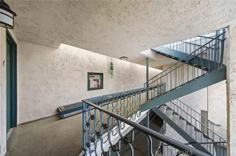 Entry Way - 985 E California #306, Pasadena, CA 91106 photo 2 of 3