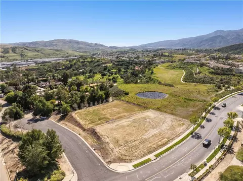 8365 Kiley Ct, Corona, CA 92883 photo 3