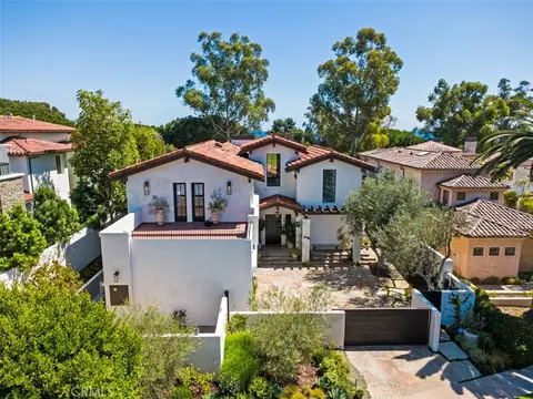 16 Pelican Pt, Newport Coast, CA 92657