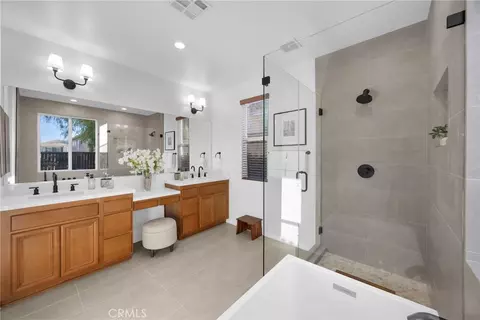 Bath - 29192 Jamesonite Cir, Menifee, CA 92584 photo 2 of 7