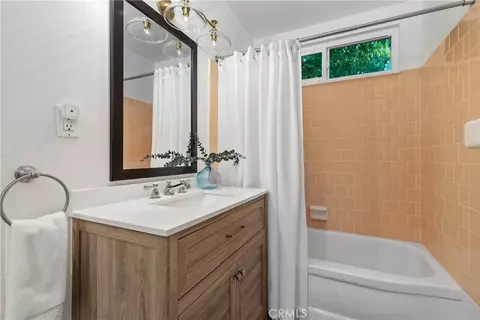 Bath - 2132 E Trenton Ave, Orange, CA 92867 photo 4 of 4
