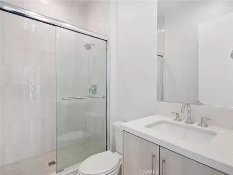 Bath - 2091 E Pearl St, Encinitas, CA 92024 photo 3 of 6
