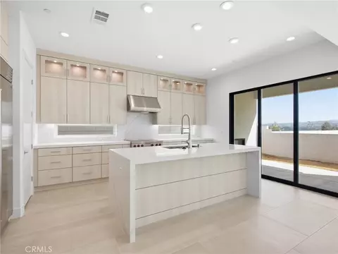 Kitchen - 2091 E Pearl St, Encinitas, CA 92024 photo 1 of 3