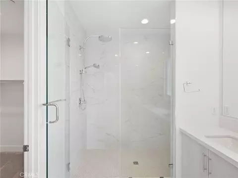 Bath - 2091 E Pearl St, Encinitas, CA 92024 photo 2 of 6