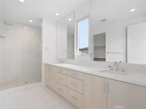Bath - 2091 E Pearl St, Encinitas, CA 92024 photo 1 of 6