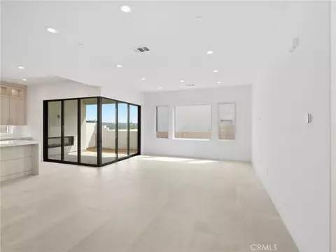 Living - 2091 E Pearl St, Encinitas, CA 92024 photo 2 of 3