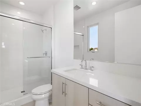 Bath - 2091 E Pearl St, Encinitas, CA 92024 photo 6 of 6
