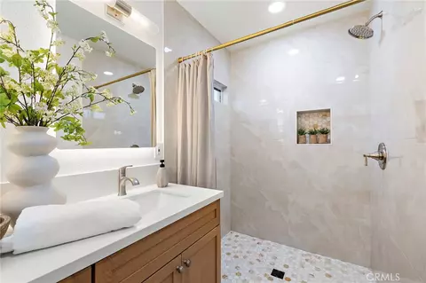 Bath - 2076 N Mori, Orange, CA 92867 photo 2 of 3