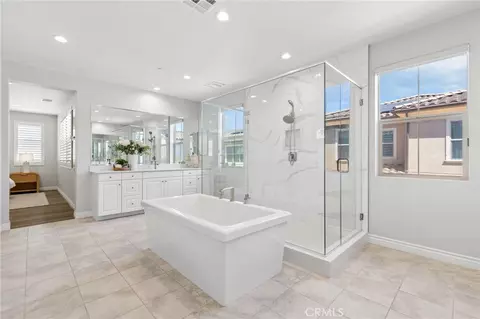Bath - 126 Imagination Trl, Irvine, CA 92620 photo 3 of 3
