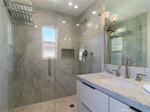 Bath - 70 Clouds, Irvine, CA 92603 photo 3 of 10